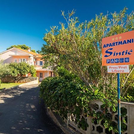1-Bedroom Apartment In Krk - Steps From The Beach! Đảo Krk Ngoại thất bức ảnh