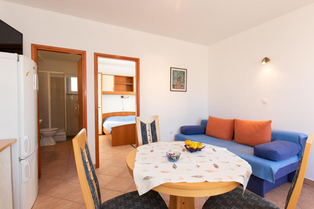 1-Bedroom Apartment In Krk - Steps From The Beach! Đảo Krk Ngoại thất bức ảnh