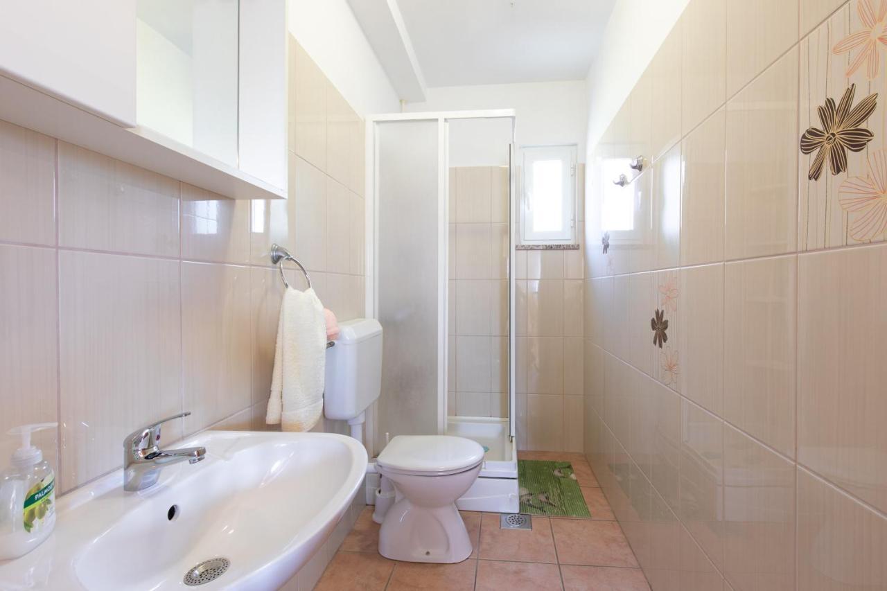 1-Bedroom Apartment In Krk - Steps From The Beach! Đảo Krk Ngoại thất bức ảnh