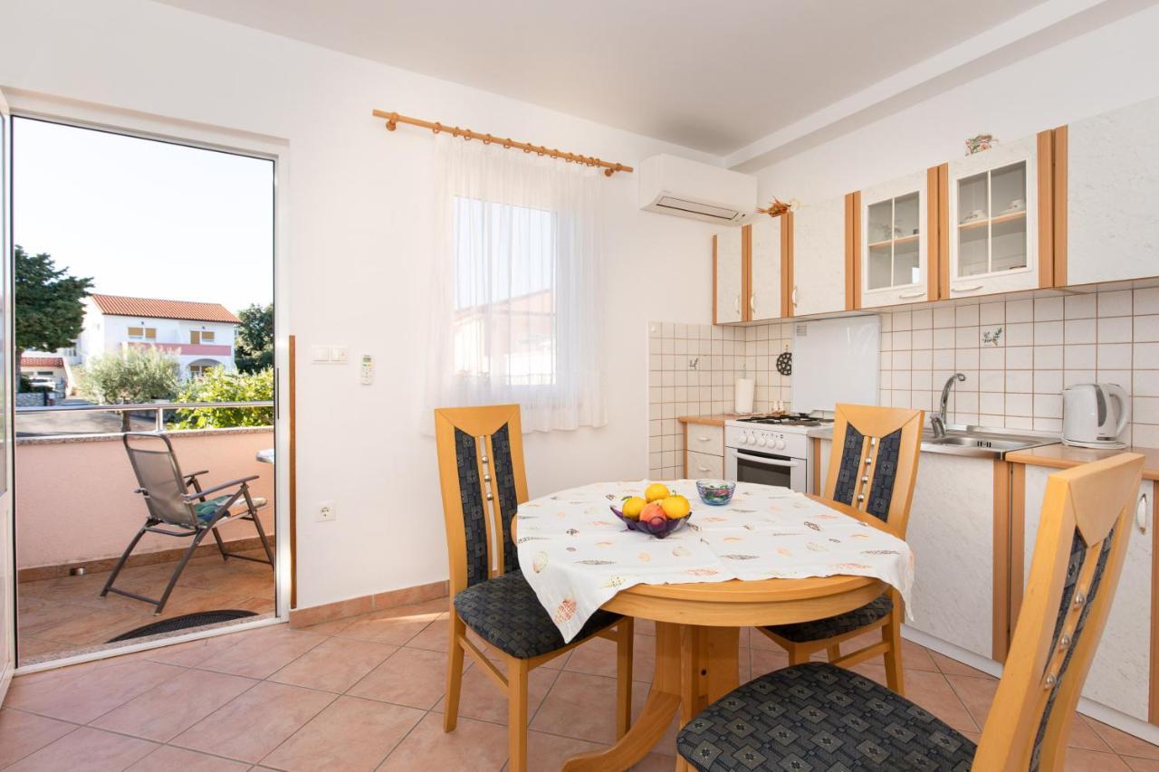 1-Bedroom Apartment In Krk - Steps From The Beach! Đảo Krk Ngoại thất bức ảnh