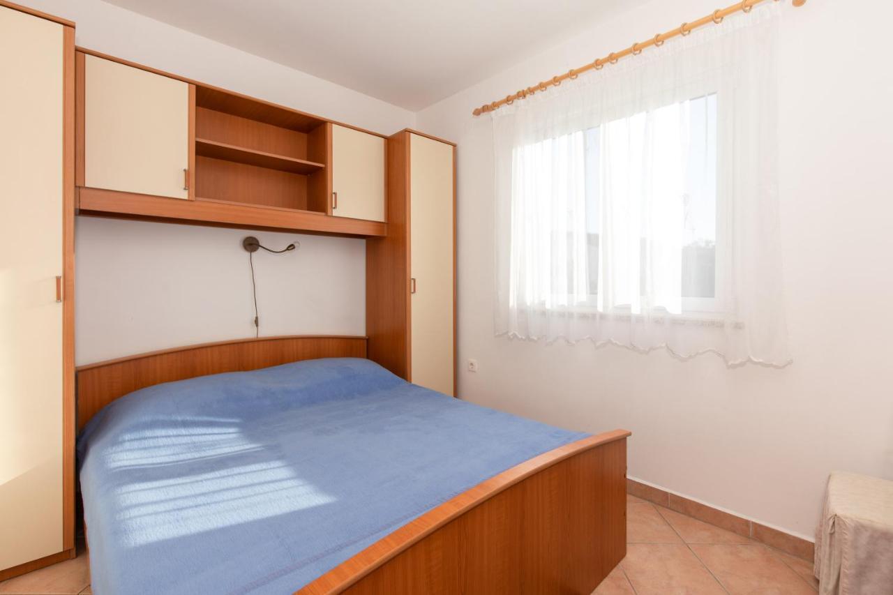 1-Bedroom Apartment In Krk - Steps From The Beach! Đảo Krk Ngoại thất bức ảnh